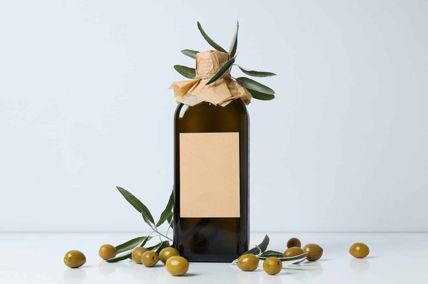 Que mettre sur les étiquettes adhésives des bouteilles d'huile d'olive ?
